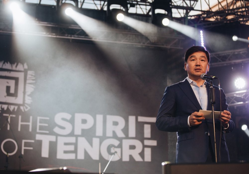 Аким города Алматы выступает с приветственной речью на открытии фестиваля The Spirit of Tengri