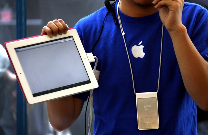 Житель китайской провинции Аньхой продал правую почку, чтобы приобрести iPad 2. ©REUTERS/David Gray