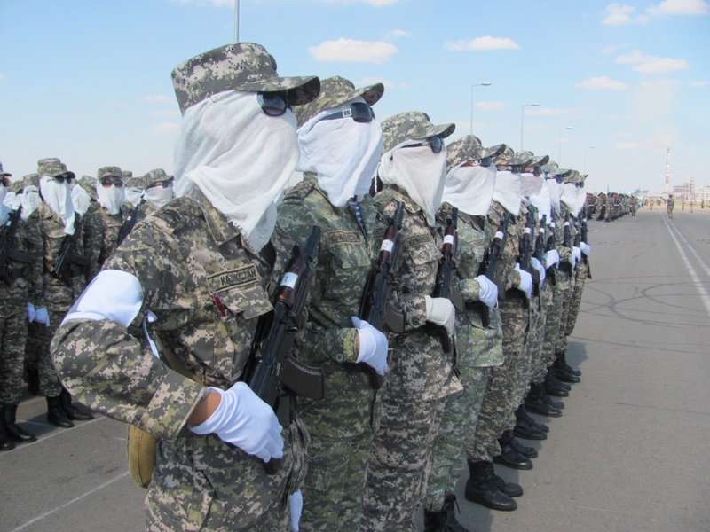 В Параде войск в Астане примут участие около 200 военнослужащих-женщин ©Ренат Ташкинбаев