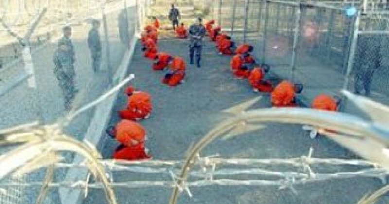 Заключенные Гуантанамо. Фото с сайта beenergy.ru