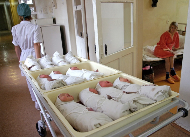 Новорожденные дети. Фото ©РИА Новости/Сергей Венявский