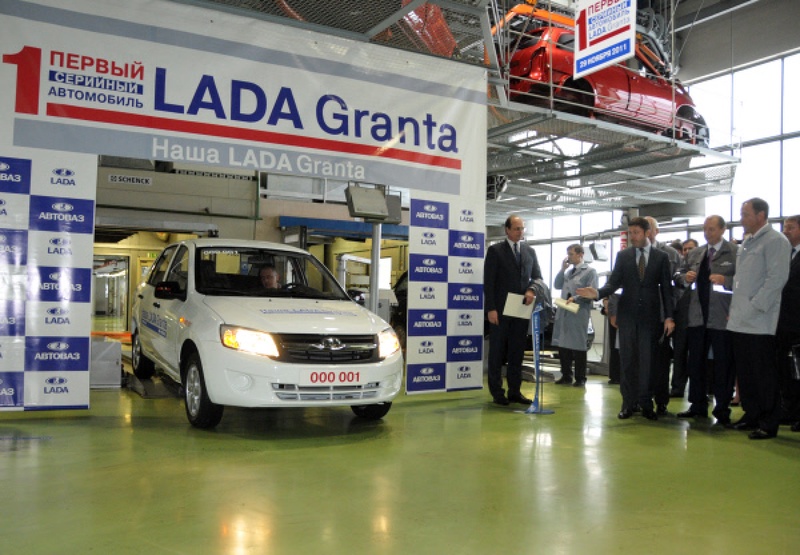 Автомобиль "Лада Гранта" на церемонии запуска в серийное производство. Фото РИА Новости©