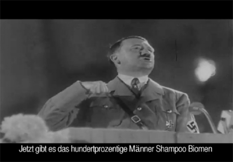 Кадр скандального рекламного ролика с Гитлером