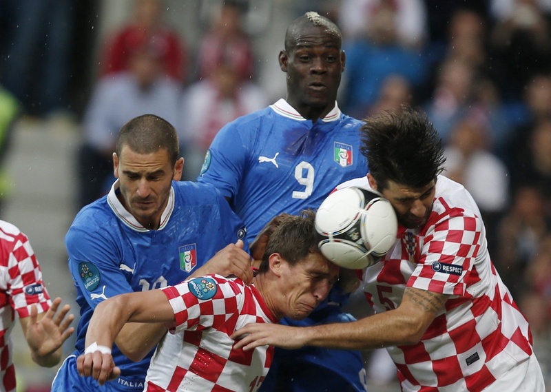 Эпизод матча "Италия - Хорватия".  
©REUTERS/Sergio Perez