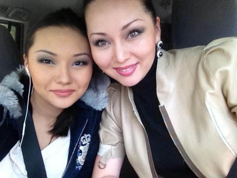  Баян Есентаева и ее дочка Айсауле