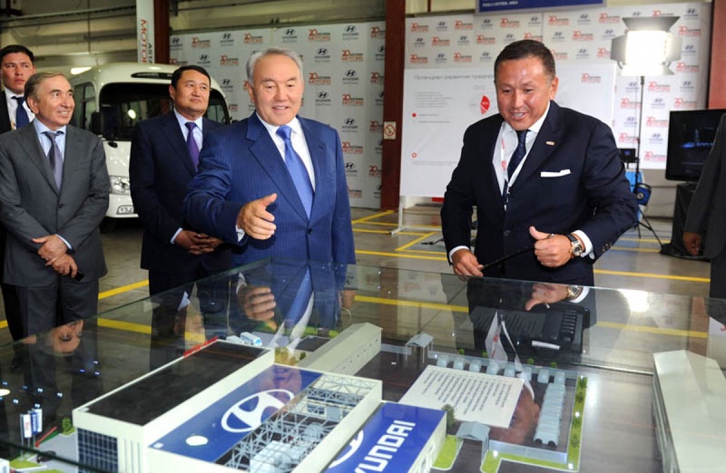 Президенту Казахстана было представлено автосборочное предприятие, которое специализируется на сборке малотоннажных грузовых автомобилей Hyundai. Фото с сайта akorda.kz