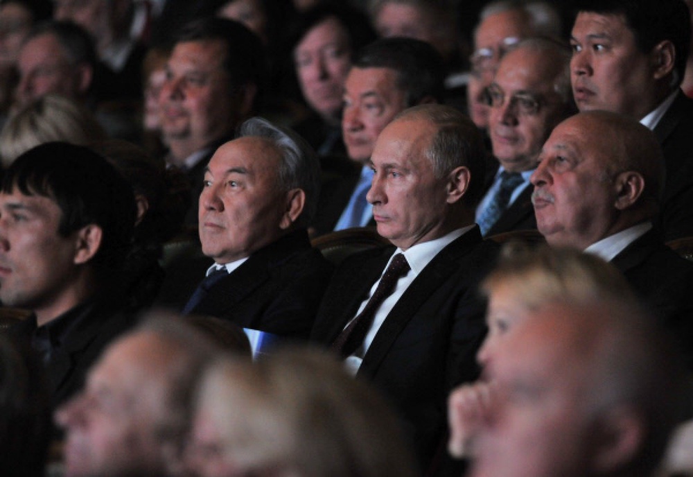 Нурсултан Назарбаев и Владимир Путин на концерте. Фото РИА Новости©