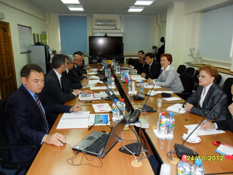 Встреча заместителя акима ЗКО Алтая Кульгинова с гендиректором "Карачаганак Петролеум Оперейтинг" Дамиано Ратти в Аксае. 