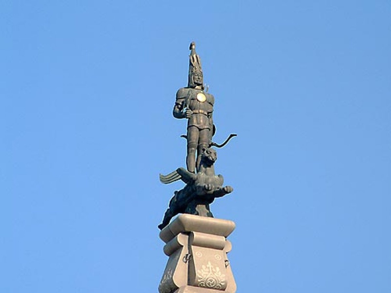 Монумент Независимости в Алматы. 