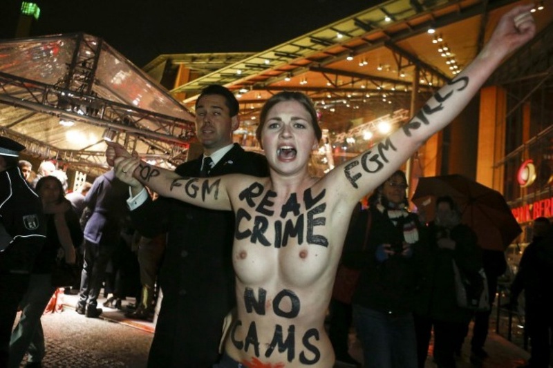Девушка из Femen на открытии Берлинале. Фото REUTERS