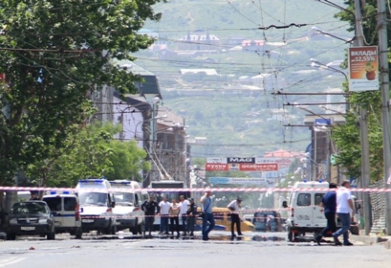 Место теракта в Махачкале. Фото с сайта РИА новости