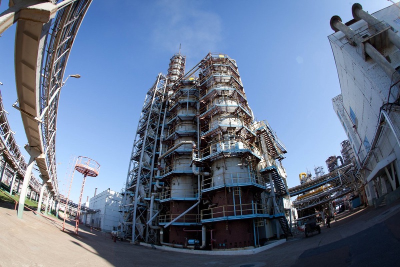 Уфимский нефтеперерабатывающий завод. Фото  с сайта wikimedia.org