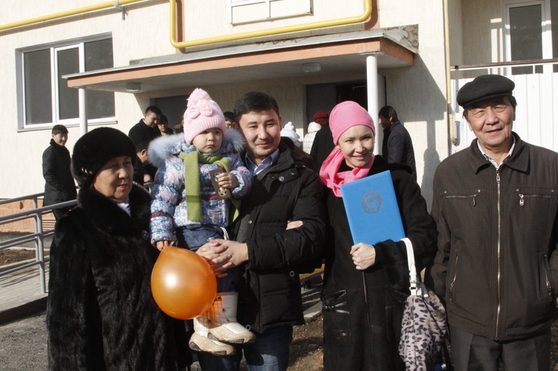 72 семьи получили ключи от квартир по программе "Доступное жилье". ©Асемгуль Касенова
