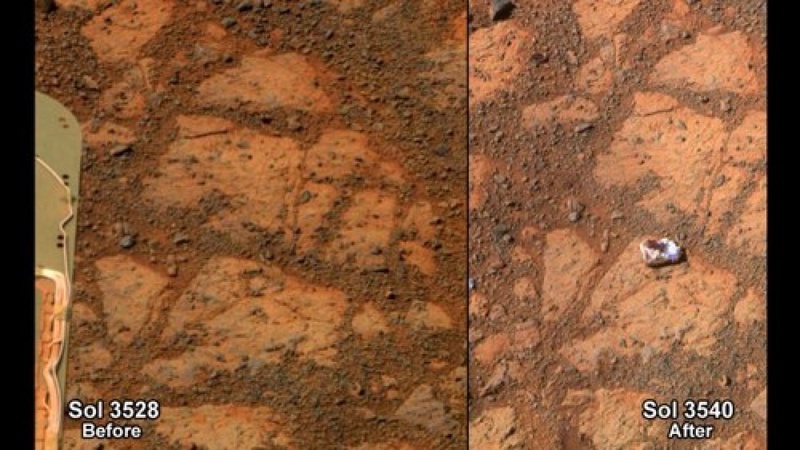 Ученые не могли понять, откуда взялся камень на правом снимке. Фото NASA