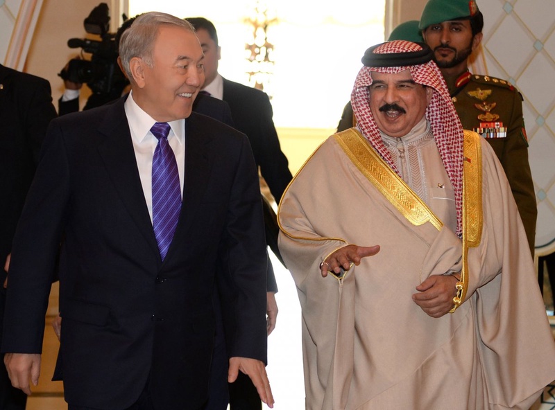 Нурсултан Назарбаев и шейх Королевства Бахрейн Хамад ибн Иса аль-Халиф. Фото с сайта akorda.kz 