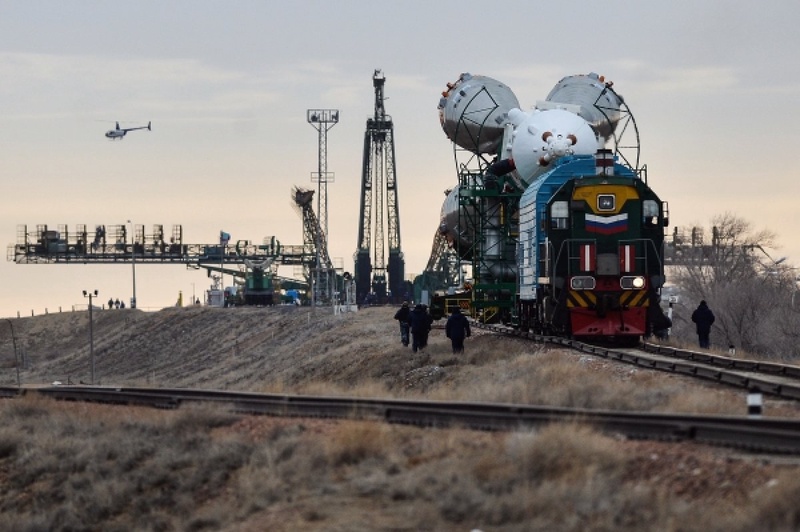 Вывоз ракеты-носителя на старт космодрома "Байконур". ©РИА Новости