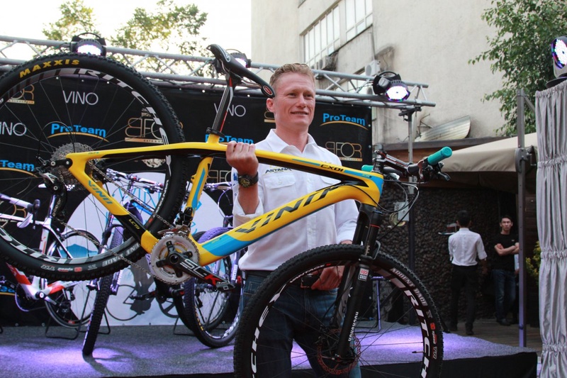 Велосипедную марку Vino презентовал Александр Винокуров в Алматы. Фото ©Владимир Прокопенко