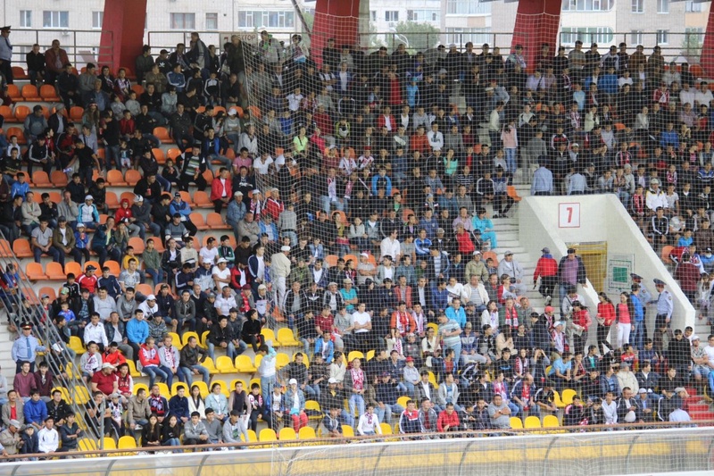 Болельщики на стадионе в Актобе. Фото: vesti.kz