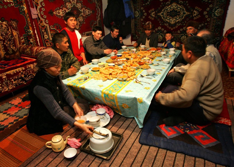 Ужин в казахской семье. ©REUTERS