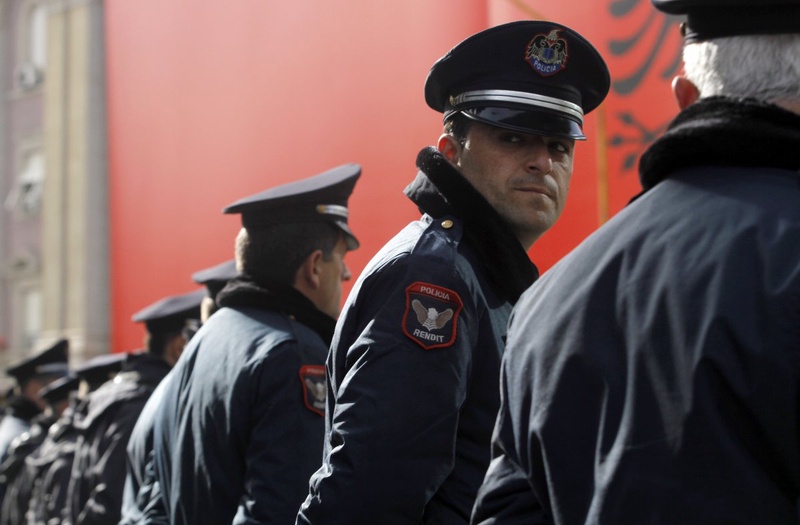 Албанские полицейские. ©REUTERS