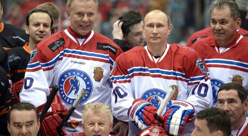 По окончании гала-матча турнира Ночной хоккейной лиги. © kremlin.ru