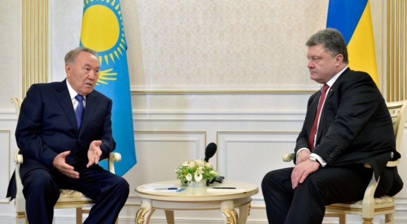 Нурсултан Назарбаев и Петр Порошенко. Фото Tengrinews.kz