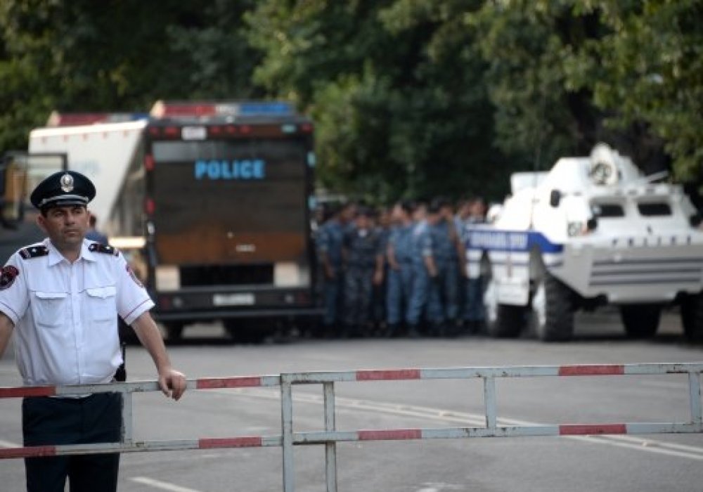 Полицейский в Ереване. Фото©Риа Новости.