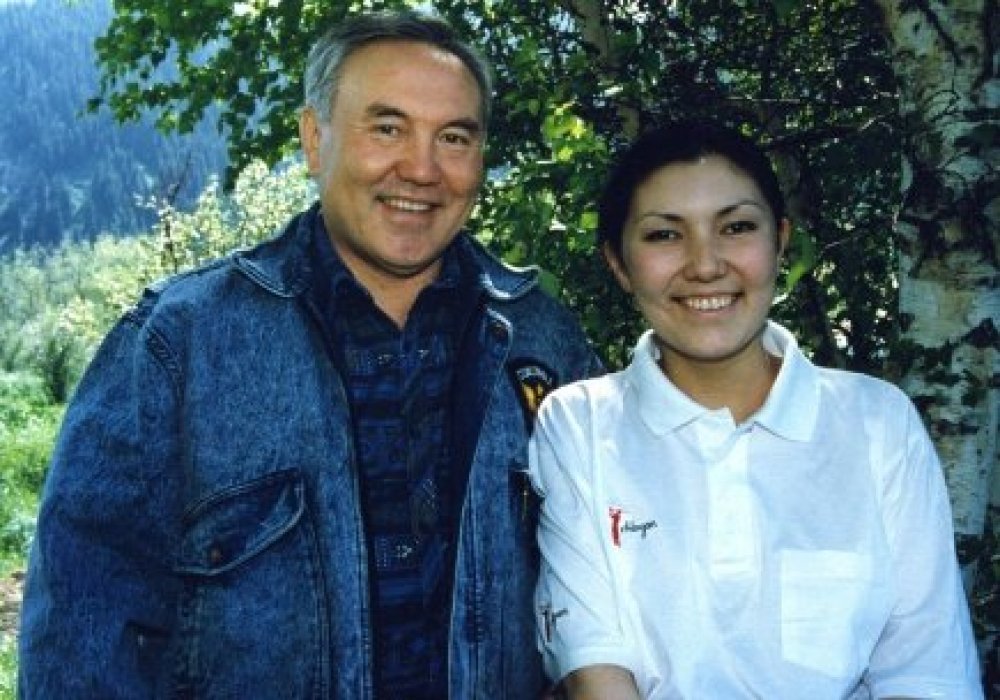 Фото из архива с сайта akorda.kz. Нурсултан Назарбаев с дочерью Алией.
