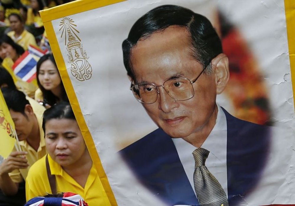 Жители Таиланда скорбят о кончине короля Пумипона Адульядета. Фото с сайта voathai.com