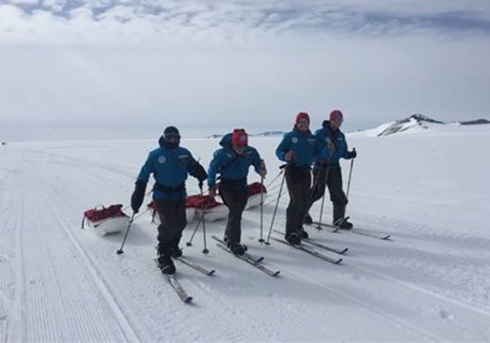 Участники первой казахстанской лыжной экспедиции "Полюс Независимости"