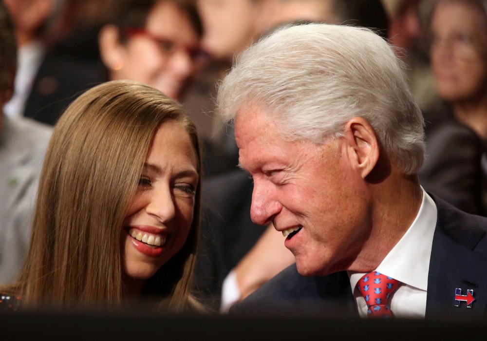 Билл Клинтон и Челси Клинтон. REUTERS/Lucy Nicholson©