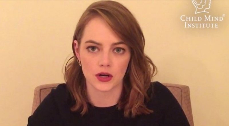 Кадр из видео Emma Stone talks to her younger self about managing her anxiety