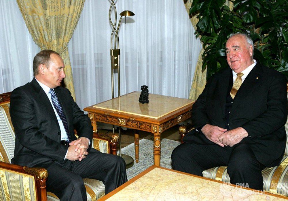 Владимир Путин и Гельмут Коль. Фото ©РИА Новости/POOL