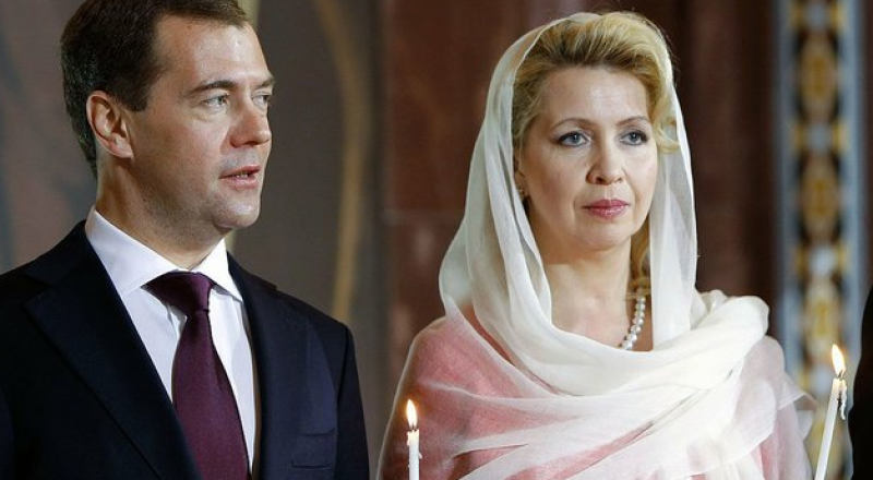 Премьер-министр России Дмитрий Медведев с женой Светланой. © polit.ru