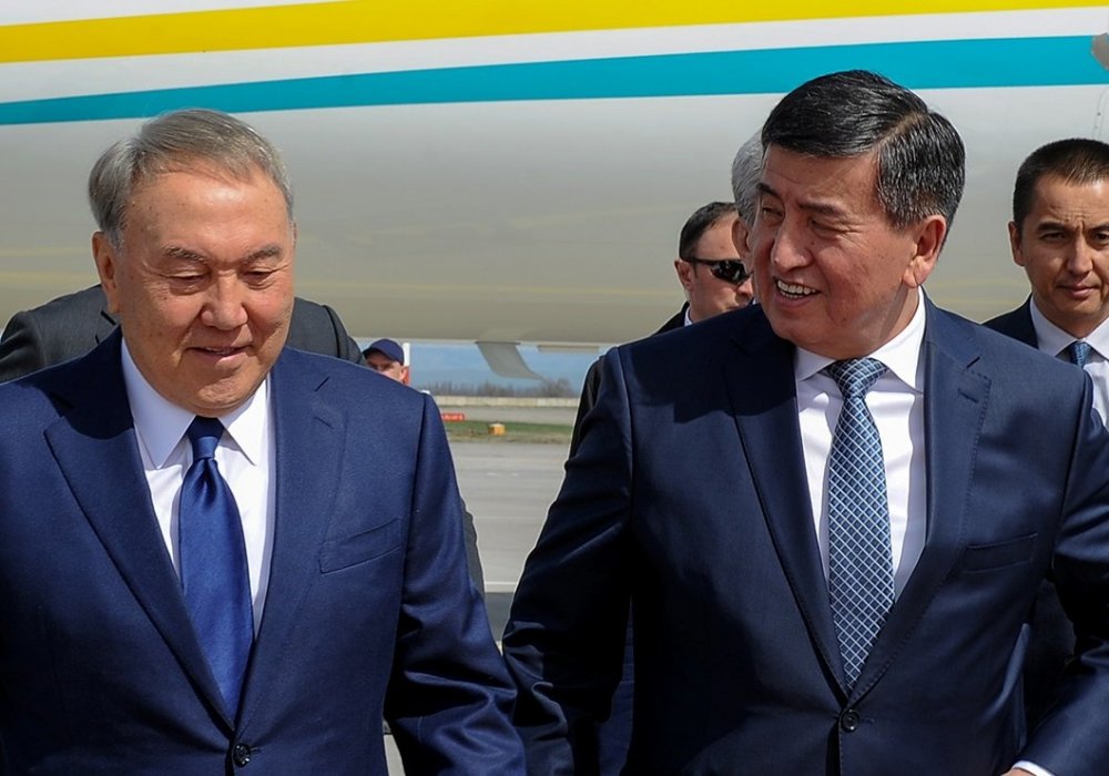 Нурсултан Назарбаев и Сооронбай Жээнбеков. Апрель 2017 года. Фото gov.kg