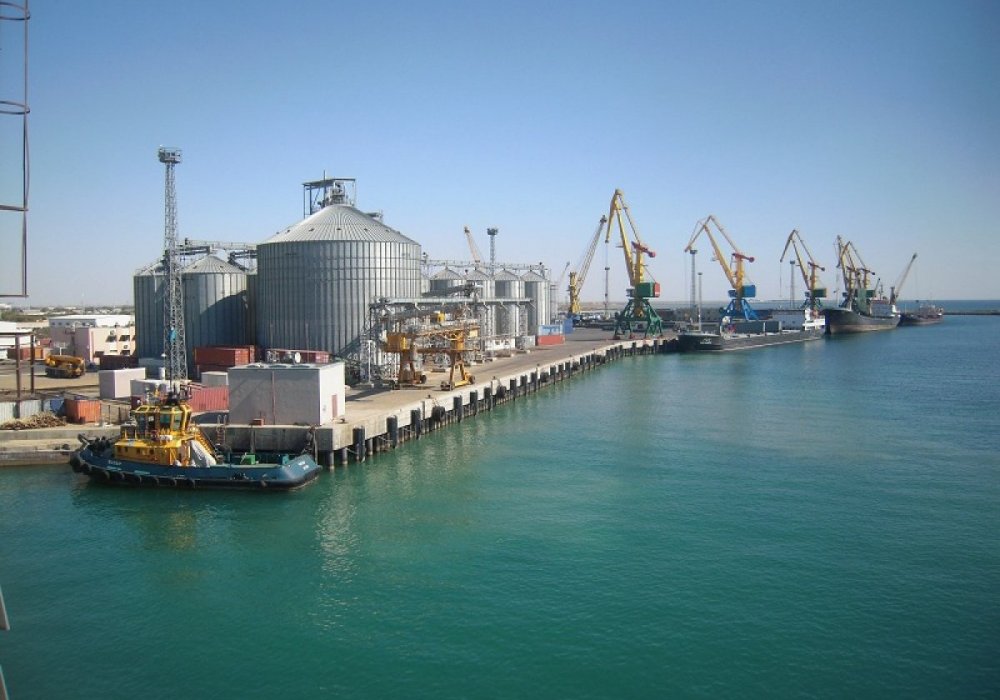 Порт Актау. Фото с сайта logists.kz