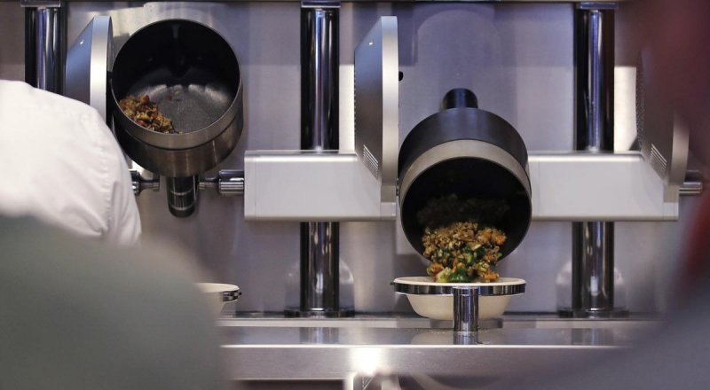 Кадр из видео In Boston, These Robots Are Now Serving Up $8 Salads and Bowls