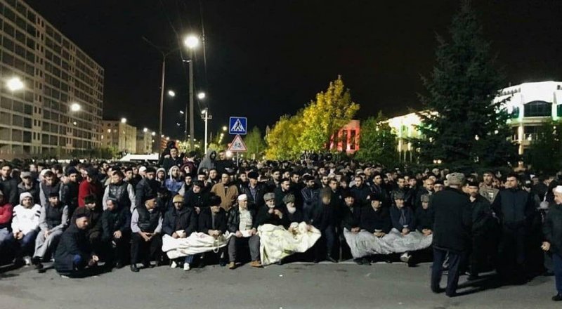 Протестующие на площади в Магасе. © kavkaz-uzel.eu