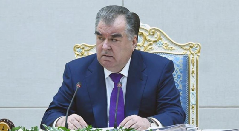 Эмомали Рахмон на заседании правительства. Фото пресс-службы президента Таджикистана