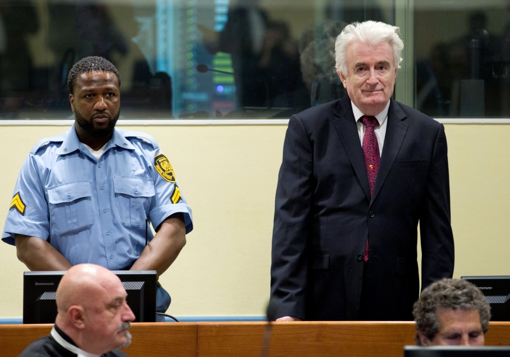 Радован Караджич в зале суда в Гааге. © Reuters