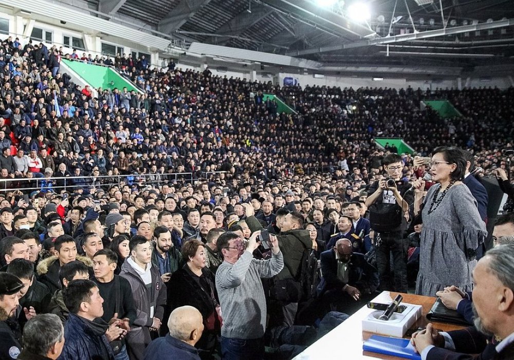 Мэр Якутска Сардана Авксентьева на митинге в спорткомплексе "Триумф". © sakhaday.ru
