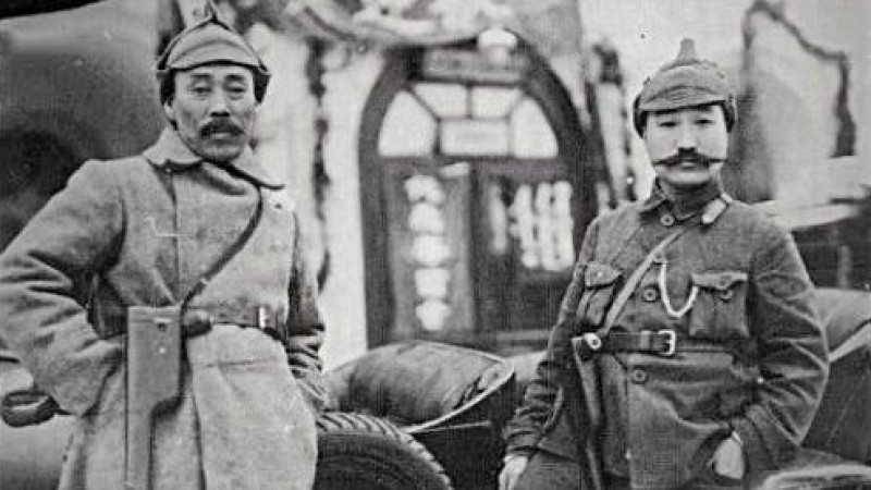 Генерал Хон Бом До (слева). Фото:Yonhap