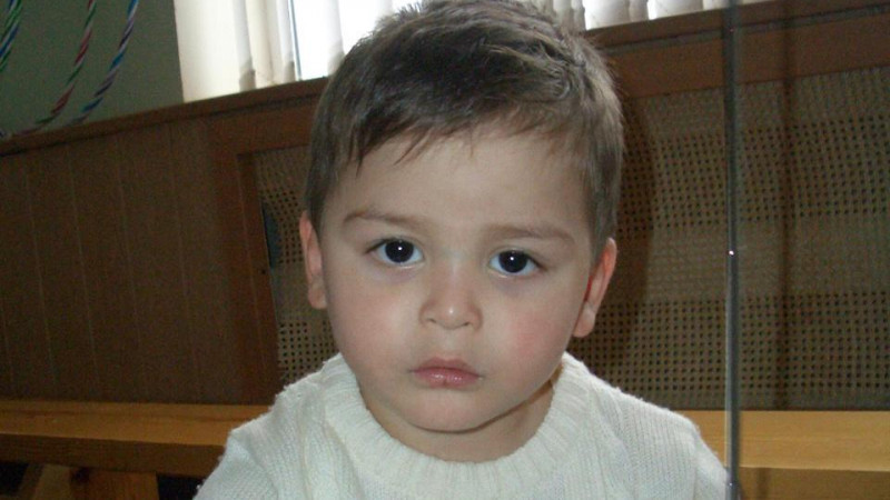 Усыновленный парень из Казахстана в детстве. Фото предоставлено сводной сестрой Элизабет Азиз