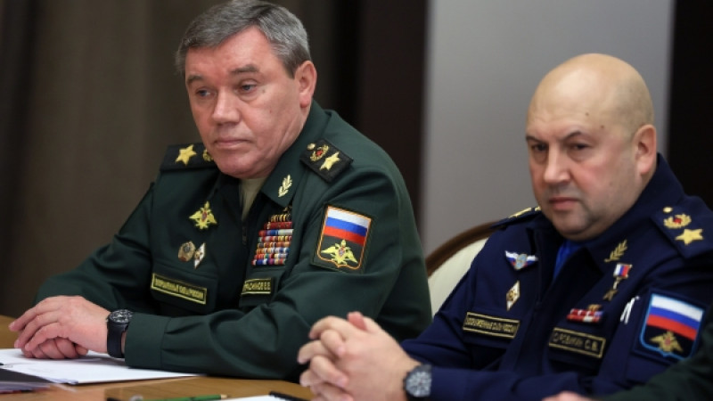 Валерий Герасимов и Сергей Суровикин. © РИА Новости