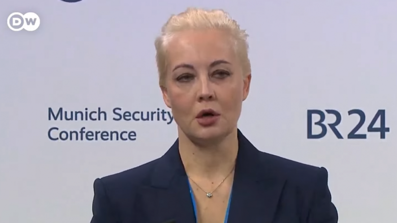 Юлия Навальная на Мюнхенской конференции. Кадр телеканала DW