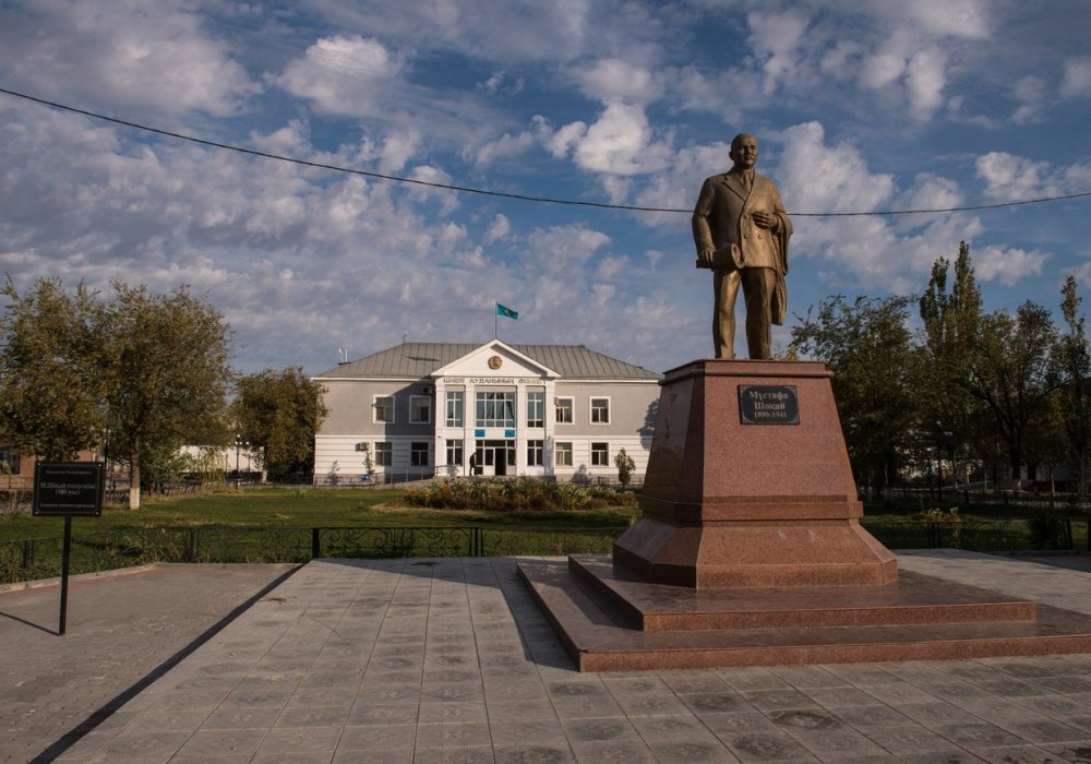 Эта местность - родина многих поэтов и писателей, а также других заслуженных деятелей казахского народа.