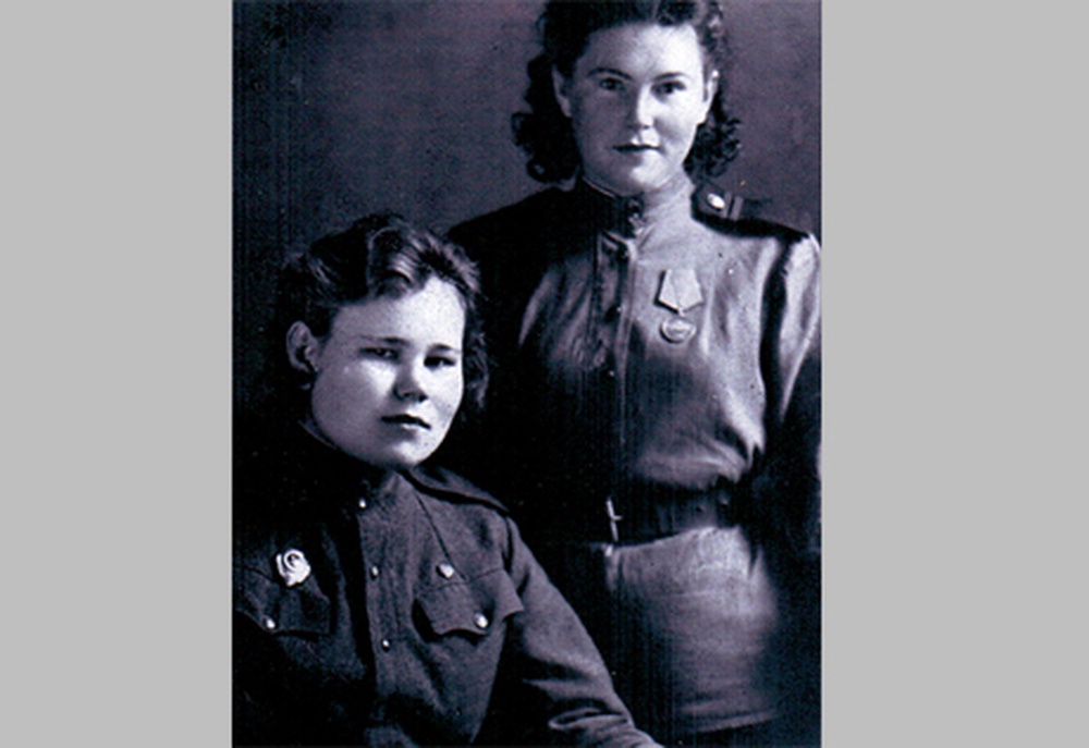 Таисия Литвинова (справа). Фото из личного архива