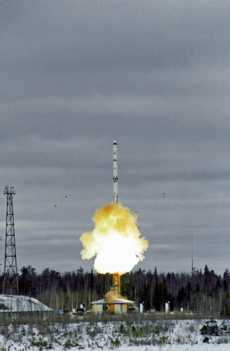 Запуск межконтинентальной баллистической ракеты на космодроме "
"Плесецк" в Архангельской области. Фото ©РИА НОВОСТИ