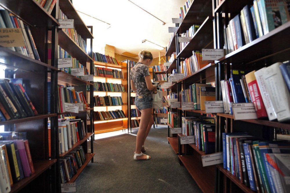 В библиотеке. Фото ©РИА Новости