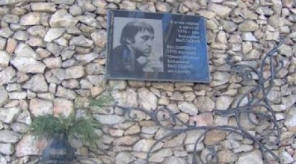 Мемориальная доска Владимира Высоцкого в Шымкенте.
Фото Otyrar.kz